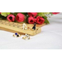 Métal doré - Strass - Perlesen mettre une ou plusieurs aux extrémités, la bague est réglable.Quatre modèles différents pour