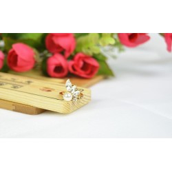 Métal doré - Strass - Perlesen mettre une ou plusieurs aux extrémités, la bague est réglable.Quatre modèles différents pour