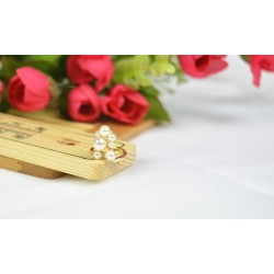 Métal doré - Strass - Perlesen mettre une ou plusieurs aux extrémités, la bague est réglable.Quatre modèles différents pour