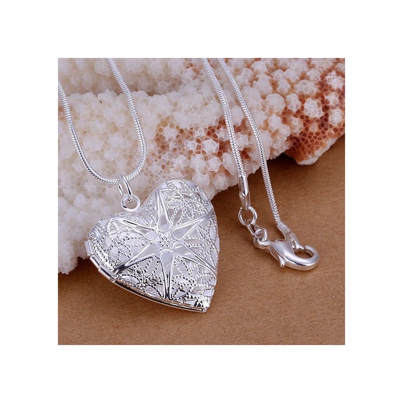 Il s'ouvre  / porte-photo ciselé argent