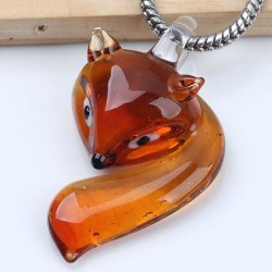 Petit et mignon pendentif en forme de Renardeau, idéal pour vous assurez d'être au top toute la journée ou même en soirée !

C