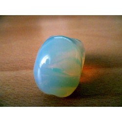 Crane en opaline. 3.2 x 2.2 x 2.3cm. Poids : 20 g.