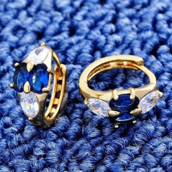 Boucles d'oreilles saphir plaqué Or 18K - Oreilles percées.