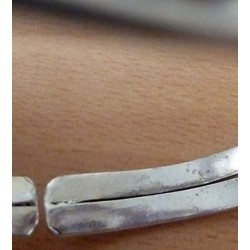 Bracelet en quartz solaire multicolore. 
Réglable.
Pierre 3,8 x 2,3 cm.
Hauteur de la monture 2,6cm.
Très belle pièce réalis