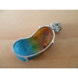 Pendentif en quartz solaire. : Pièce unique. bleu et jaune, avec son anneau fantaisie.
Hauteur totale : 5cm.Pierre 3,5 x 2cm. A