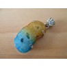 Pendentif en quartz solaire. : Pièce unique. bleu et jaune, avec son anneau fantaisie.
Hauteur totale : 5cm.Pierre 3,5 x 2cm. A