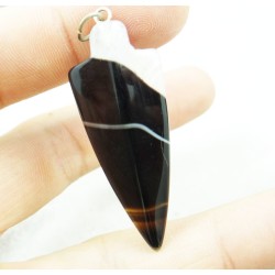 Pendentif flèche en Agate noire et blanche – 48 x 27 mm