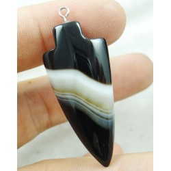 Pendentif flèche en Agate noire et blanche – 45 x 18 mm