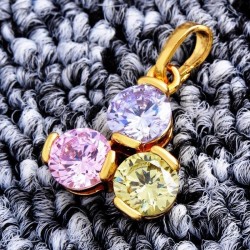 Parure 2 pièces - Plaqué Or - Splendide pendentif + boucles d'oreilles : pierres en tourbillon