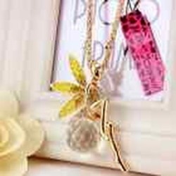 Sautoir Designer et sa chaîne

En Alliage et email - jaune avec strass
Vous recevez l'elfe AILE JAUNE
Disponible en 2 couleu