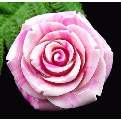 Collier rose coquillage sculpté – Pièce unique artisanale