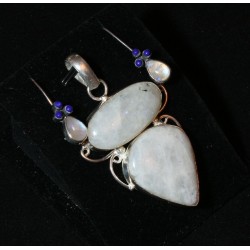 Parure Pierre de Lune : Pendentif + Boucles d'oreille avec Lapis lazuli montés sur argent massif 925. Une merveille à ne pas man