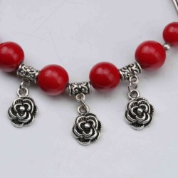 Très joli bracelet monté à la main.