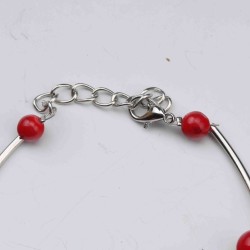 Très joli bracelet monté à la main.