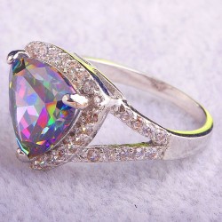 Topaze mystique  : 1. Taille : forme trillon. Topaze mystique : 11 x 11mm. Trillon arc en ciel. Argent massif 925 poinçonné. Tai