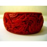 Bracelet du Tibet en pate de corail. Magnifique dragon + phoenix qui font tout le tour du bracelet. Bracelet large. 6,5 cm intér