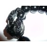 Bracelet aux 12 perles de 14mm. en jade noir avec son dragon porte-bonheur. 1 statuette dragon 35 x 20 x 13mm. Poids : 55 gramme
