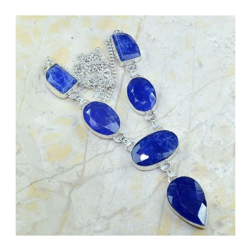 Poinçon .925 sterling 6 belles pierres de CORAIL montées en collier de toute beauté