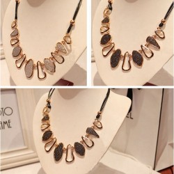  pendentif||Collier métal avec ses plaques en strass de Bohème blanc