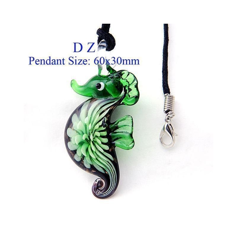 Superbe pendentif HIPPOCAMPE en verre. Divers coloris. D'autres modèles. Collier