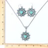 Parure de trois pièces
- collier avec sa chaîne et ses deux boucles-d'oreilles.

coeur en turquoise central avec ses pierres 