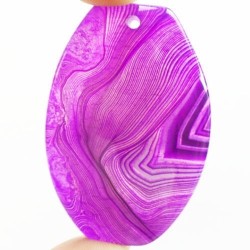 Pendentif en agate rose/violet monté avec sa bélière||Pendentif en agate rose/violet monté avec sa bélière