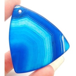 Pendentif triangulaire en Agate bleue – 47 x 43 mm