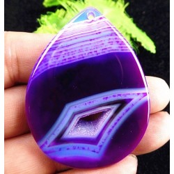 Pendentif en Agate violet fuchsia – 54 x 41 mm