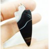 Pendentif flèche en Agate noire et blanche – 48 x 27 mm