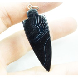 Pendentif flèche en Agate noire et blanche – 45 x 20 mm