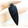 Pendentif flèche en Agate noire et blanche – 45 x 20 mm