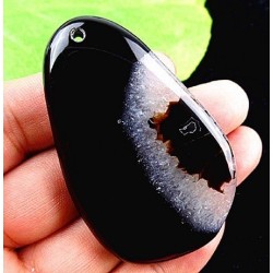 Pendentif AGATE NOIRE et BLANCHE  monté avec son anneau||Pendentif AGATE NOIRE et BLANCHE  monté avec son anneau