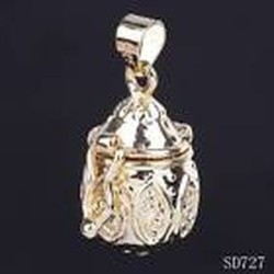 Pendentif plaqué or 18Ct. boite creuse pour y glisser... ce que l'on veut !!!